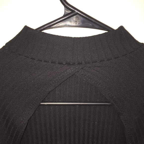 Open Back Ribbed Crop Top - Picture 4 of 4